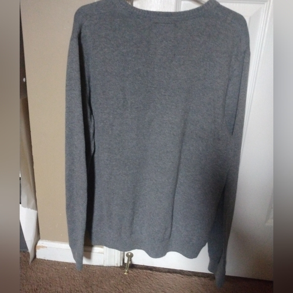 Young men's medium American eagle v neck sweater - Picture 3 of 3